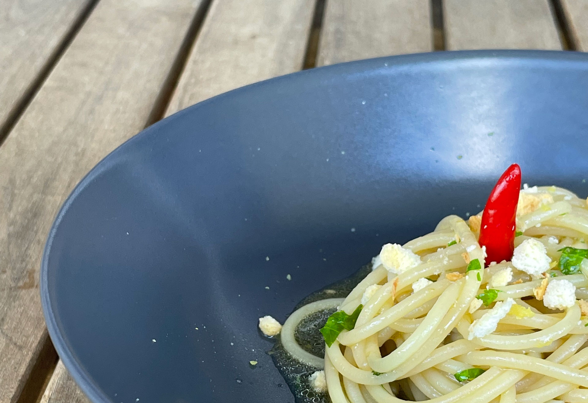 Spaghetto con colatura di alici di Cetara.